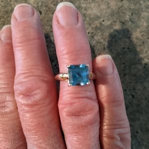 Vintage Blue Topaz Solitaire 14K Gold ring size 8